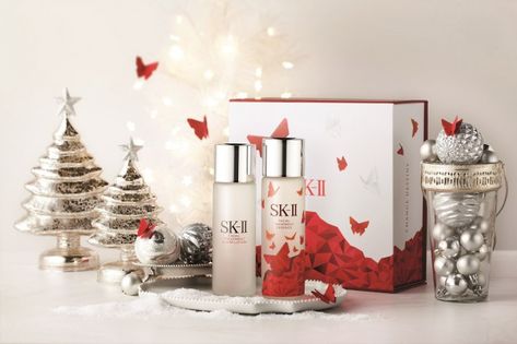 12 beauty skincare gift sets to try this festive season Christmas Hamper, Skincare Gift Set, Christmas Photography, Christmas Gift Sets, Christmas Photoshoot, Christmas Packaging, Holiday Set, Skin Care Gifts, Beauty Skincare