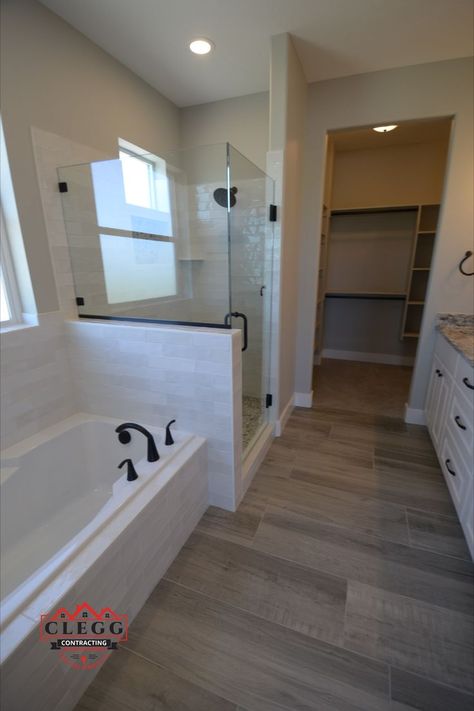 Separate Tub And Shower Ideas, Tub Bathroom Ideas, Craft Room Organization Storage, Bathroom Tub Shower, Shed Home, Dream Life House, Soaker Tub, Master Bath Remodel, Bathroom Tub