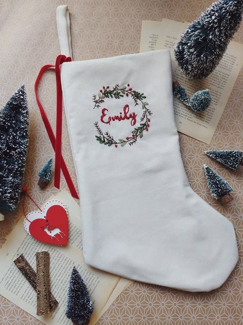 Personalized Family Christmas Santa Stocking Custom Name - Etsy Canada Hand Embroidered Stockings Christmas, Embroidery Gift Ideas For Men, Kids Christmas Stocking, Embroidered Wreath, Embroidered Christmas Stocking, Embroidered Stocking, Simple Stocking, Embroidered Stockings, Stocking Ideas