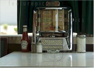 Tableside jukebox Miniature Diner, Memories Last Forever, Juke Box, American Diner, Wonder Years, Jukeboxes, Soda Fountain, Trivia Quiz, Those Were The Days