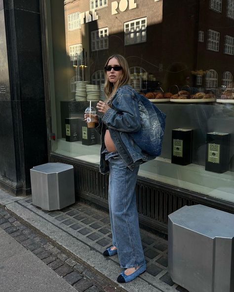 Pregnancy Announcement Pictures, Pregnant Outfit, Pernille Teisbaek, Pregnancy Wardrobe, Bump Style, Double Denim, January 19, Stylish Maternity, Pregnancy Outfits