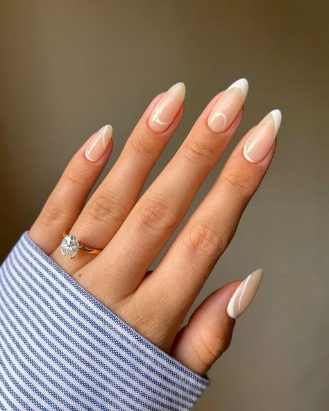 15 Almond French Nail Ideas to Try for a Classy Summer Mani Best Fall Nail Colors 2022, Fall Nail Colors 2022, Nail Colors 2022, Autumn Nail Colors, Best Fall Nail Colors, Fall Almond Nails, Almond Gel Nails, Soft Pink Nails, Pretty Nail Colors