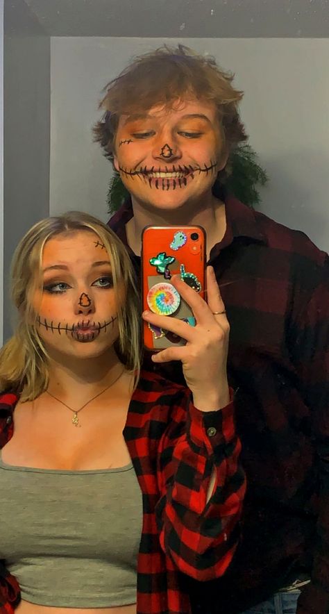 Scare Crow Face Makeup, Couples Scarecrow Costume Diy, Scare Crow Costume Ideas, Easy Scarecrow Makeup For Men, Couple Halloween Costumes Face Paint, Men Scarecrow Makeup, Couple Scarecrow Costume, Scary Scarecrow Costume Makeup, Couples Face Paint Halloween