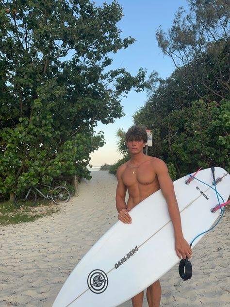 Surfer Boy Aesthetic, Surf Guys, Surfer Aesthetic, Surf Boys, Hot Surfers, Surfer Guys, Surfer Boy Style, Cute Blonde Guys, Surfer Boys