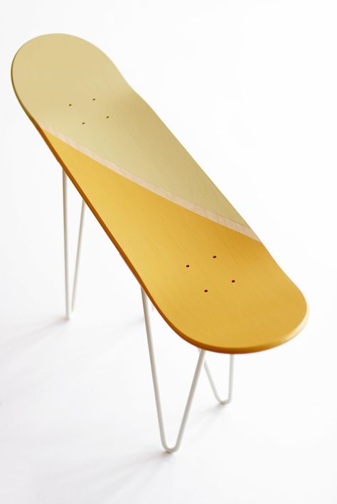 DIY Planche de skateboard étagère - Blog DIY Mode Lyon | Artlex Eames Chair, Lyon, Art Boards, Skateboard, Sweet Home, Furniture, Home Decor, Color, Design