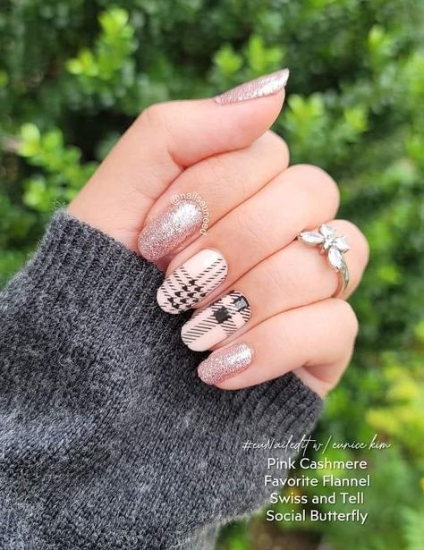 Cosmic Nails, Berry Nails, Nail Color Combos, Manicure Colors, Nail Time, Nail Candy, Burberry Scarf, Street Nails, Social Butterfly