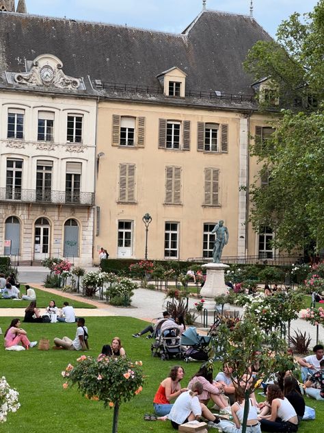 Garden Palace, Picnic Wine, Wine Garden, Dream Studies, Grenoble France, German Houses, Vision 2024, Europe 2024, Living In Europe