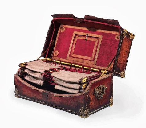 Campaign Bed, Bed Trunk, British Campaign Furniture, Portable Furniture, Auto Camping, Campaign Furniture, British Colonial Style, Camp Furniture, Folding Furniture