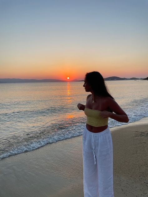 Zakynthos Greece Outfits, Beach Life Aesthetic Outfits, Beach Summer Outfits Aesthetic, Holiday Outfits Summer Greece, Modest Florida Outfits, Summer Outfits Turkey, Beach Sunrise Outfit, Greece Beach Outfit, Crete Outfit Ideas