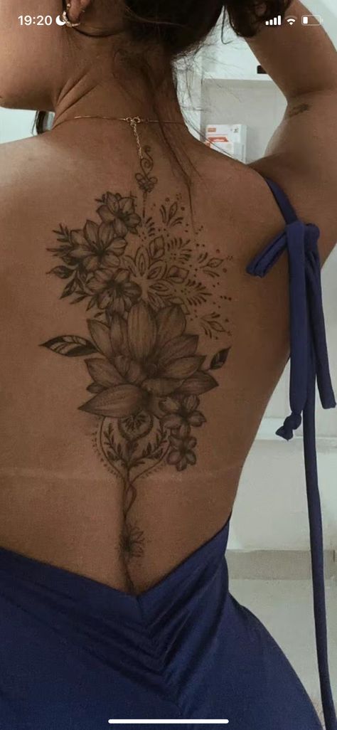 Across The Back Tattoo Women, Women’s Back Tattoos Unique, Back Tattoo Pieces For Women, Tatoos Back Woman, Collage Tattoos For Women, Back Tattoos Women Spine, Back Minimalist Tattoo Women, Creative Spine Tattoos, Back Tattoos Floral