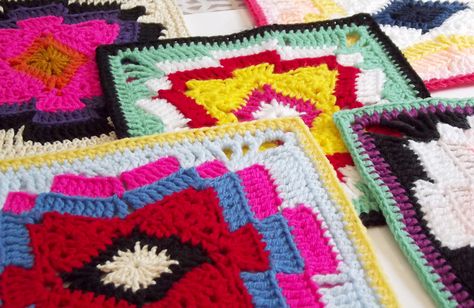 Southwestern Blanket Crochet Square: Free pattern with modified border so you can use the block on its own, as a table mat Diy Crochet Wall Hanging, Southwestern Table, Southwestern Blanket, Crochet Squares Afghan, Crochet Placemats, Crochet Motif Patterns, Crochet Wall Hangings, Crochet Blocks, Crochet Dishcloths