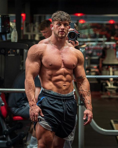 Asthetic Bodybuilding Men, Men Physique, Mens Physique, Bodybuilding Men, Muscle Guys, Gym Guys, Bodybuilders Men, Fitness Inspiration Body, You Better Work