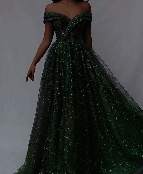 Slytherin Prom Dress Yule Ball, Slytherin Themed Dress, Green Ball Gown Aesthetic, Fancy Dresses Green, Slytherin Dress Green Gown, Green Masquerade Dress, Slytherin Yule Ball Dresses Aesthetic, Green Gown Aesthetic, Dark Green Princess Dress