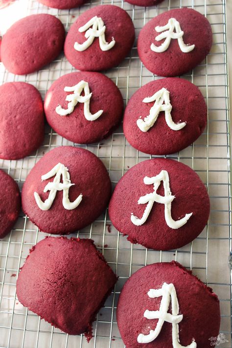 Alabama football is a pretty big deal. So are Big Al's Whoopie Pies! With only 6 ingredients, these are a fun way to celebrate your next Alabama Tailgate. Alabama Tailgate, Tailgate Party Food, Red Velvet Whoopie Pies, Football Snacks, Southern Dishes, Tailgate Food, Whoopie Pies, Southern Cooking, Alabama Football