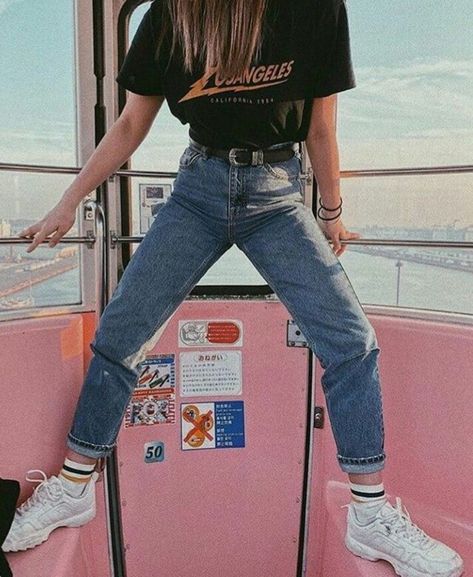 VSCO - vscooutfits Geek Outfits Women, Geek Outfits, Greaser Outfit, Outfit Wallpaper, White Sneakers Outfit, Millennials Fashion, Outfits 90s, Fashion Moments, Mode Boho