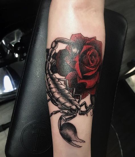 Back Of Neck Tattoos For Women Cover Up, Scorpion Rose Tattoo, Scorpion Tattoo Feminine, Back Of Neck Tattoos For Women, Unique Tattoos For Women, Scorpio Tattoo, Back Of Neck Tattoo, Neck Tattoos Women, Red Rose Tattoo