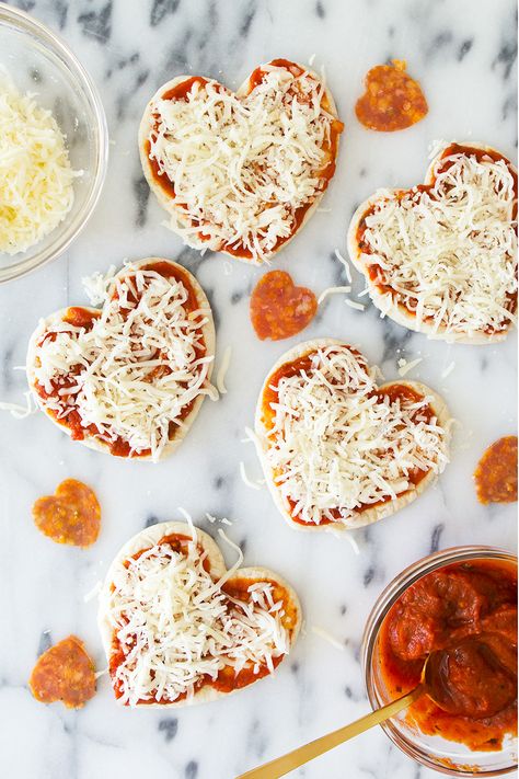 Homemade mini heart pizzas are so easy to make! Perfect for valentines, pizza lovers, or occasion! (Click through for recipe video) by Sarah Hearts Ideas Valentines Day, Heart Shaped Pizza, Day Party Ideas, Fest Mad, Galentines Party, Jillian Harris, Valentine Desserts, Valentines Day Food, Valentine's Day Recipes