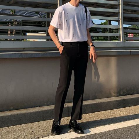 Korean Simple Outfits Men, Korean Minimalist Outfit Men, Korean Street Fashion Men, Kpop Fashion Men, Minimalist Fashion Men, Trendy Boy Outfits, Mens Casual Outfits Summer, Stylish Summer Outfits, Mens Trendy Outfits