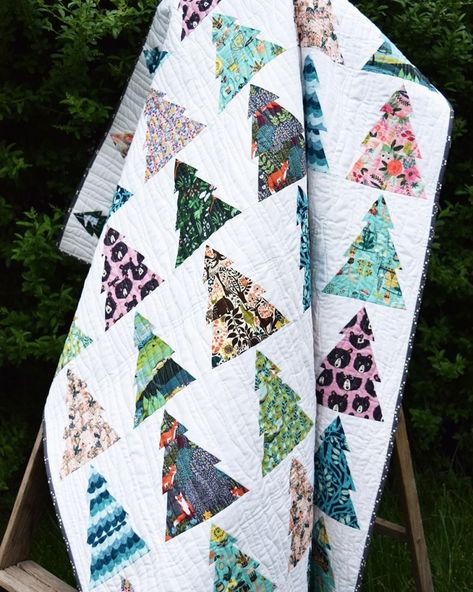 Baby Bib Tutorial Free Pattern, Quilting Patterns Free, Baby Bib Tutorial, Bib Tutorial, Woodland Baby Quilt, Woodland Quilt, Patchwork Quilting Designs, Hand Quilting Patterns, Quilt Christmas