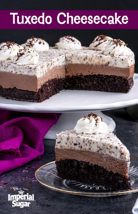 Cheesecake Factory Tuxedo Cheesecake, What Can I Make With Marscapone, Chocolate Tuxedo Cheesecake, Choc Cheesecake Recipes, Layered Cheesecake Recipes, Desserts With Marscapone, Tuxedo Cheesecake Recipe, Cake With Cheesecake Layer, Tuxedo Cheesecake