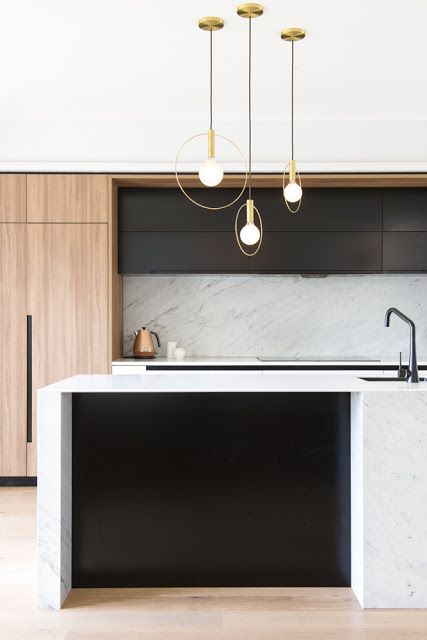 Wood Modern Kitchen, Wood And White, Kitchen Design Color, White Kitchens, Kitchen Marble, Black White Gold, Black Kitchens, Gold Wood, Kitchen Colors