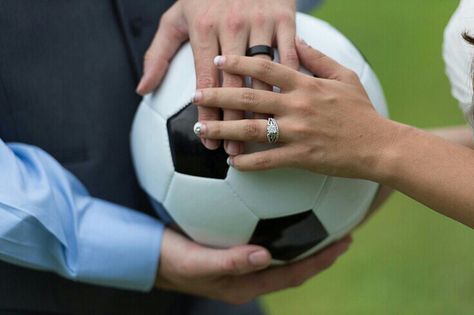 Photo idea! Football Couple Pictures Ideas, Soccer Themed Wedding, Wedding Football Ideas, Soccer Engagement Photos, Sports Themed Engagement Photos, Cute Soccer Couples, Football Relationship, Soccer Wedding, Football Wedding Theme