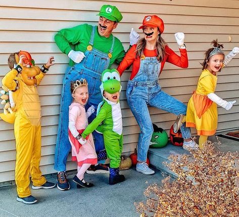 Costume Halloween Famille, Super Mario Kostüm, Matching Family Halloween Costumes, Disney Family Costumes, Mario Halloween Costumes, Super Mario Costumes, Family Themed Halloween Costumes, Sibling Halloween Costumes, Mario Costume