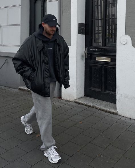 Simon Decker on Instagram: “cosy strolls 🌚” New Balance 530 Outfit, Fashion Aesthetic Outfits, Spiritual Fashion, New Balance Outfit, Aesthetic Outfits Men, Fall Outfits Men, Street Fashion Men Streetwear, Street Style Outfits Men, Guys Clothing Styles