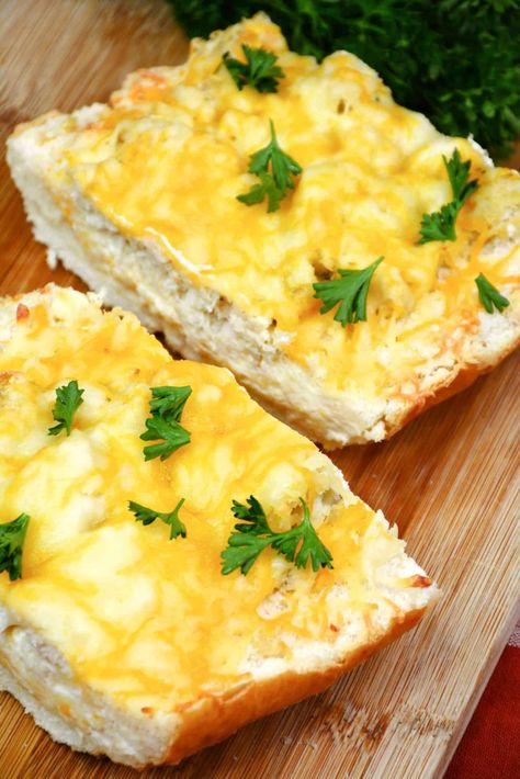 Cracked Crab Cheese Bread Crab Bread Recipe, New Orleans Bread Pudding Recipe, Crab Bread, Cracked Crab, New Orleans Bread Pudding, New Orleans Bread, Crawfish Bread, Crab Cake Recipes, Cheesy Breadsticks