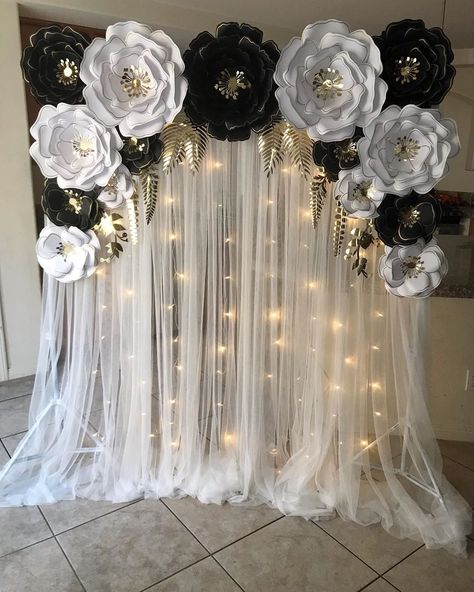 Danielle Gonzales on Instagram: “Just finished this fabulous paper flower backdrop for @bioreigns launch party this Saturday 😍🎉🎉🎉🎉 the color theme is black white with hints…” 60th Birthday Party Decorations, Flower Backdrop Wedding, 50th Birthday Party Decorations, Graduation Party Planning, Graduation Party Themes, Diy Wedding Backdrop, Paper Flower Backdrop, 60th Birthday Party, Giant Paper Flowers