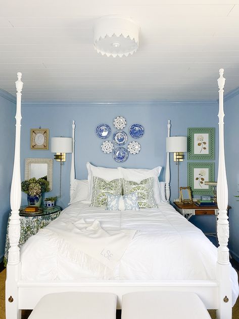 For Laura Solensky's second go-around in the @OneRoomChallenge, she decided to update her guest bedroom. I knew immediately I wanted to design the room in a Grand Millennial style. I have grown to love this blend of old and new and have been wanting to incorporate it more into our house," says Laura. Check out this stunning room reveal in our new #styleblog! #CrystoramaStyle #ThursdayMotivation #inspiration #bedroomdesign #orc #grandmillennialdecor #interiordesign #oneroomchallenge Guest Bedroom Design, House Of Turquoise, White Bed, Coastal Bedrooms, Ideas Hogar, Coastal Bedroom, Romantic Bedroom, Couple Bedroom, Dreamy Bedrooms