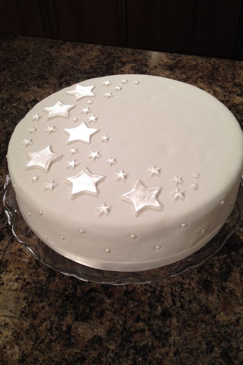 Star Cake Aesthetic, Star Cake Birthday, The Weeknd Cake, Star Themed Cake, Birthday Cake Stars, Cake With Stars, Stars Cake, Star Cake, Patterned Cake