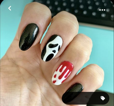 Halloween Nail Designs Horror, Nails Acrylic Horror, Horror Nails Scream, Scary Short Nails, Scary Nails Short, Easy Horror Nails Designs, Halloween Nail Designs Ghost Face, Cute Nails For October, Holloween Nails Acrylic Short Simple