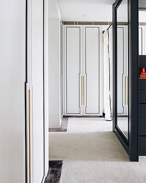 Wardrobe of our dreams at #bellevuehillresidencex . 🔨 @horizonbuilt 🖋 @luigirosselliarchitects 🛋 @kpdo_studio 📷 @richardpowersphoto .… Classic Bedroom Wardrobe, Closet Land, Interior Elements, Classical Interior, Flat Ideas, Classic Bedroom, Bedroom Wardrobe, Wardrobe Closet, Pocket Doors