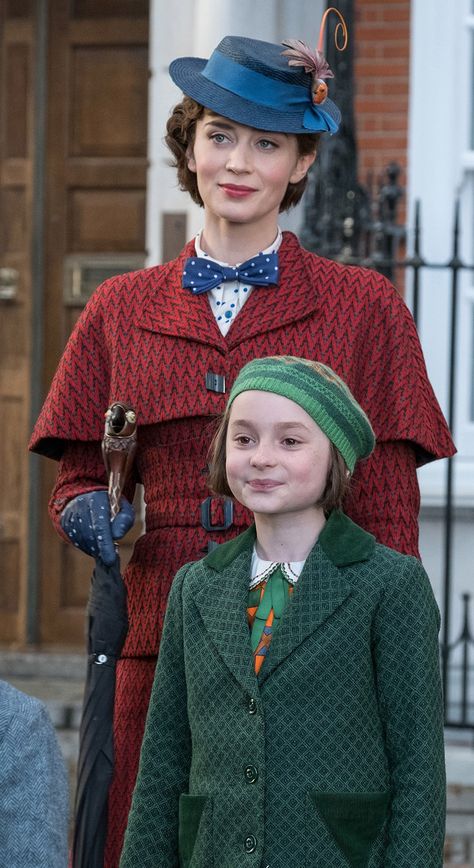 Mary Poppins Returns (dir. Rob Marshall,2018) Marry Poppins Outfits, Mary Poppins Returns Costume, Mary Poppins Costumes, Mary Poppins 2018, Mary Poppins Outfit, Merry Poppins, Mary Poppins Musical, Mary Poppins Movie, Mary Poppins 1964