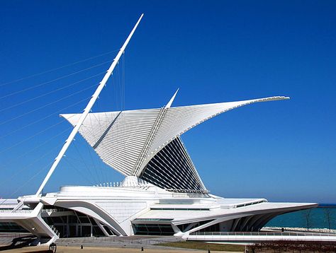 Santiago Calatrava Architecture, Architecture Design Presentation, Milwaukee Art Museum, Milwaukee Art, Santiago Calatrava, Unusual Homes, Modern Architects, European Architecture, Unique Buildings