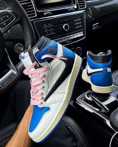 Sneaker Myth on Instagram: “Travis Scott Fragment Design Air Jordan 1 High with Pink Laces 😍🤩🥵 📸: @boost_mogul #sneakermyth” Travis Scott Shoes, Jordan 1 High Outfit, Nike Model, All Nike Shoes, Jordan Adidas, Nike Shoes Jordans, Air Jordan Sneakers, Hype Shoes, Swag Shoes