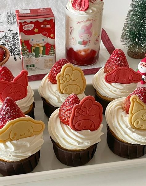 My Melody Cupcakes, Sanrio Baking, Sanrio Cupcakes, Kuromi Food, French Dessert Recipes, Kawaii Cooking, French Dessert, Cute Baking, Food Babe