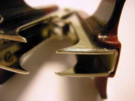 Use a staple remover to add keys to a keyring: Smart Cleaning, Coat Rack Hooks, Staple Remover, Ironing Boards, Iphone Stand, Simple Life Hacks, Hanging Bag, Do You Know What, Live Your Life