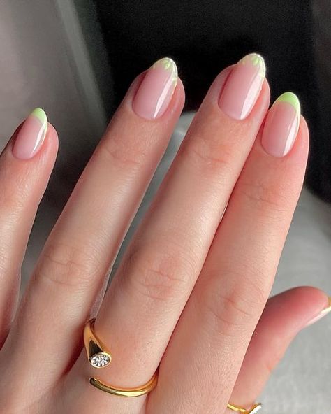 Elizabeth Rhiannon Fiander on Instagram: "Délice pastel collection 🍏👒🍀@biosculpturegelgb I’m using the new colour “Green Apple Smoothie” - 300. A creamy apple green, to create a dreamy french tip with some spring petals. Cuticle care @officialnavyprofessional Doris, Ethel & Katey Applications @nails_luxeofficial brush M" Apple Green Nails Acrylic, Apple Green Nails, Green Apple Smoothie, Green Nail Art, Cuticle Care, Green Tips, Oval Nails, Pastel Nails, Classy Nails