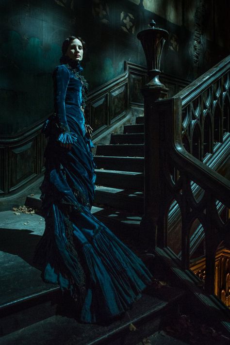 Tim Burton Style, Mia Wasikowska, Crimson Peak, Period Movies, Gothic Romance, Penny Dreadful, Gothic Horror, Movie Costumes, Jessica Chastain