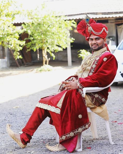 Varraja Pose, Dulha Photo, Sherwani Embroidery, Indian Wedding Suits Men, Indowestern Sherwani, Indian Bride Poses, Groom Sherwani, Indian Bride Photography Poses, Groom Dress Men