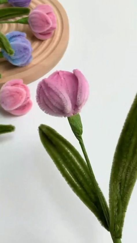 How to make flowers with zinc velvet #flowers #handmade #diy #diycrafts | Craft Home | Kolektivo · Bien Avec Toi Velvet Flowers Diy, Diy Fake Flowers, Fake Flowers Diy, Diy Christmas Gifts For Friends, Make Flowers, Craft Home, Velvet Flowers, Program Ideas, Diy Picture