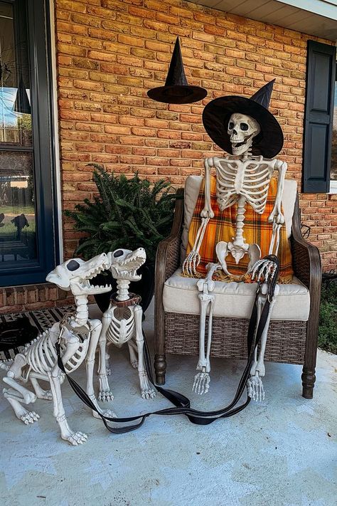 Skeleton Witches Halloween, Skeleton On Porch Ideas, Front Porch Skeleton Decor, Porch Skeleton Ideas, Front Porch Styling, Floating Witch Hats, Thrifted Upcycle, Actividades Halloween, Floating Witch