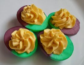 Dyed Deviled Eggs Food Coloring, Mardi Gras Appetizers, Dyed Deviled Eggs, Mardi Gras Party Food, Colored Deviled Eggs, Eggs Deviled, Mardi Grad, Madi Gras, Dyed Eggs