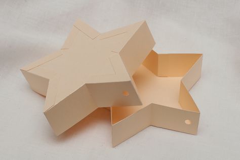 Star box tutorial.  No dies required...template for star in the post.  Pictorial Tutorial not video. Star Box Template, Origami Kutu, Paper Box Diy, Paper Box Template, Star Box, 3d Star, Origami Box, Hollywood Party, Diy Gift Box