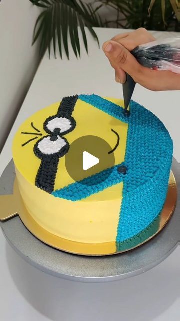 Shilpi Rathor on Instagram: "Minions.. #reels #insta #instareels #cakedesign #cakeart #minions #minionscake #miniomslove #themecake" Minion Birthday Cake Buttercream, Minions Cake Ideas, Minion Cake Ideas, Minions Torte, Minion Cake Design, Boys Bday Cakes, Cake Minion, Minion Rock, Minion Cakes