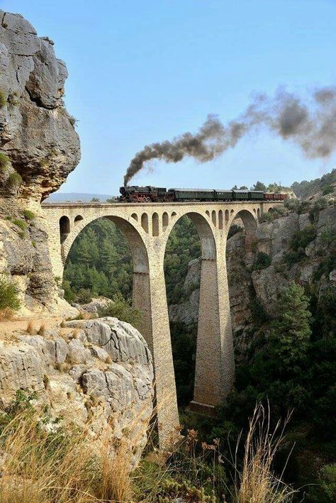 Stone Bridges, Old Bridges, Europe Train, Garden Railway, India Painting, Railroad Bridge, Diy Cushions, Bridge Over Troubled Water, Steam Engine Trains