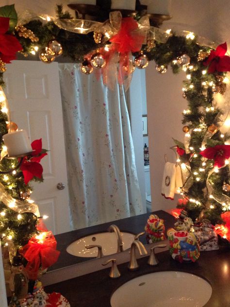 Christmas decorations around bathroom mirror. Hallway Christmas Decorating Ideas Home, Grinch Christmas Decorations Bathroom, Christmas Mirror Decorations Ideas, Grinch Bathroom Decor, Christmas Bathrooms, Christmas Bathroom Ideas, Christmas Hallway Decorations, Grinch Bathroom, Christmas Bathroom Decorations