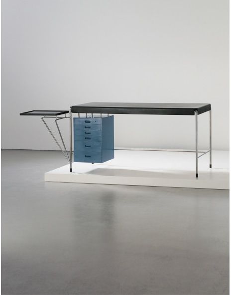 Bauhaus Desk, Architect Desk, Simple Furniture Design, Architects Desk, Vintage Furniture Design, Unique Furniture Design, Inexpensive Furniture, Bauhaus Style, Workplace Design